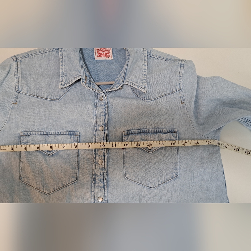 Levi’s Pearl Snap Western Shirt – Women’s Medium (Light Wash Blue, 100% Cotton) - Picture 7 of 10